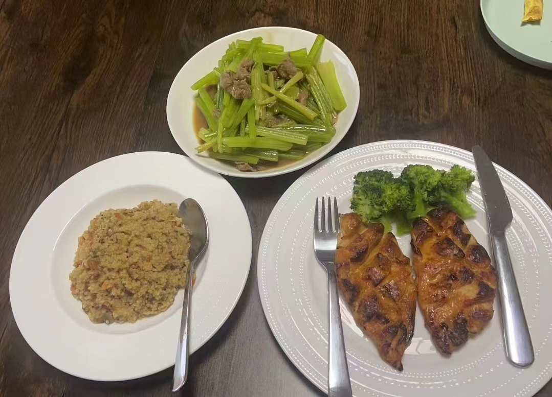 仇阿姨工作生活照1