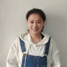 上海成长陪伴师、育婴师邓阿姨公开照片