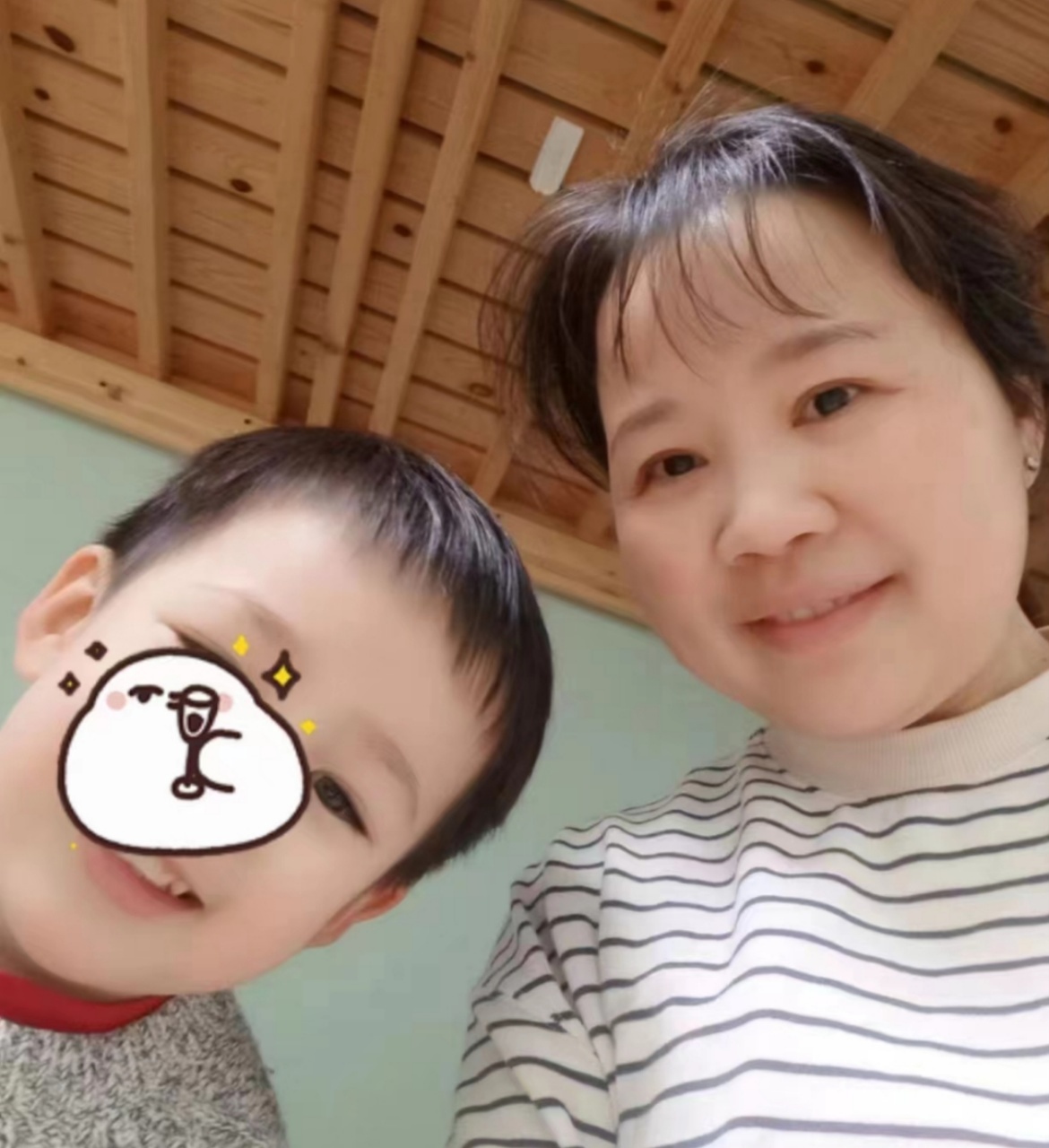 何阿姨工作生活照2