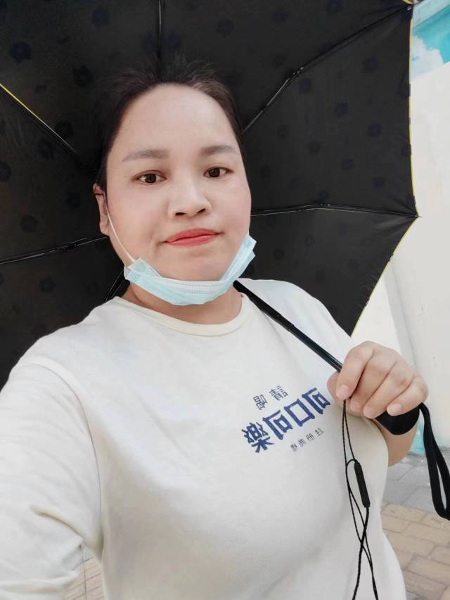 单阿姨工作生活照1