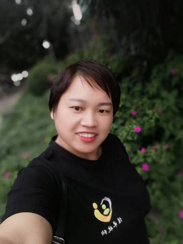 单阿姨工作生活照2
