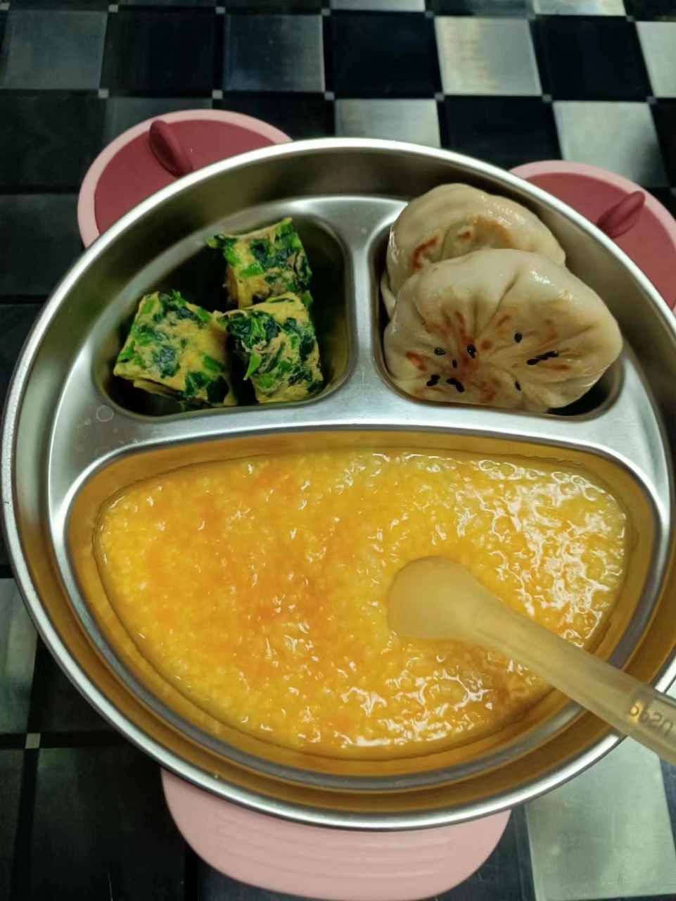 鲍阿姨工作生活照7