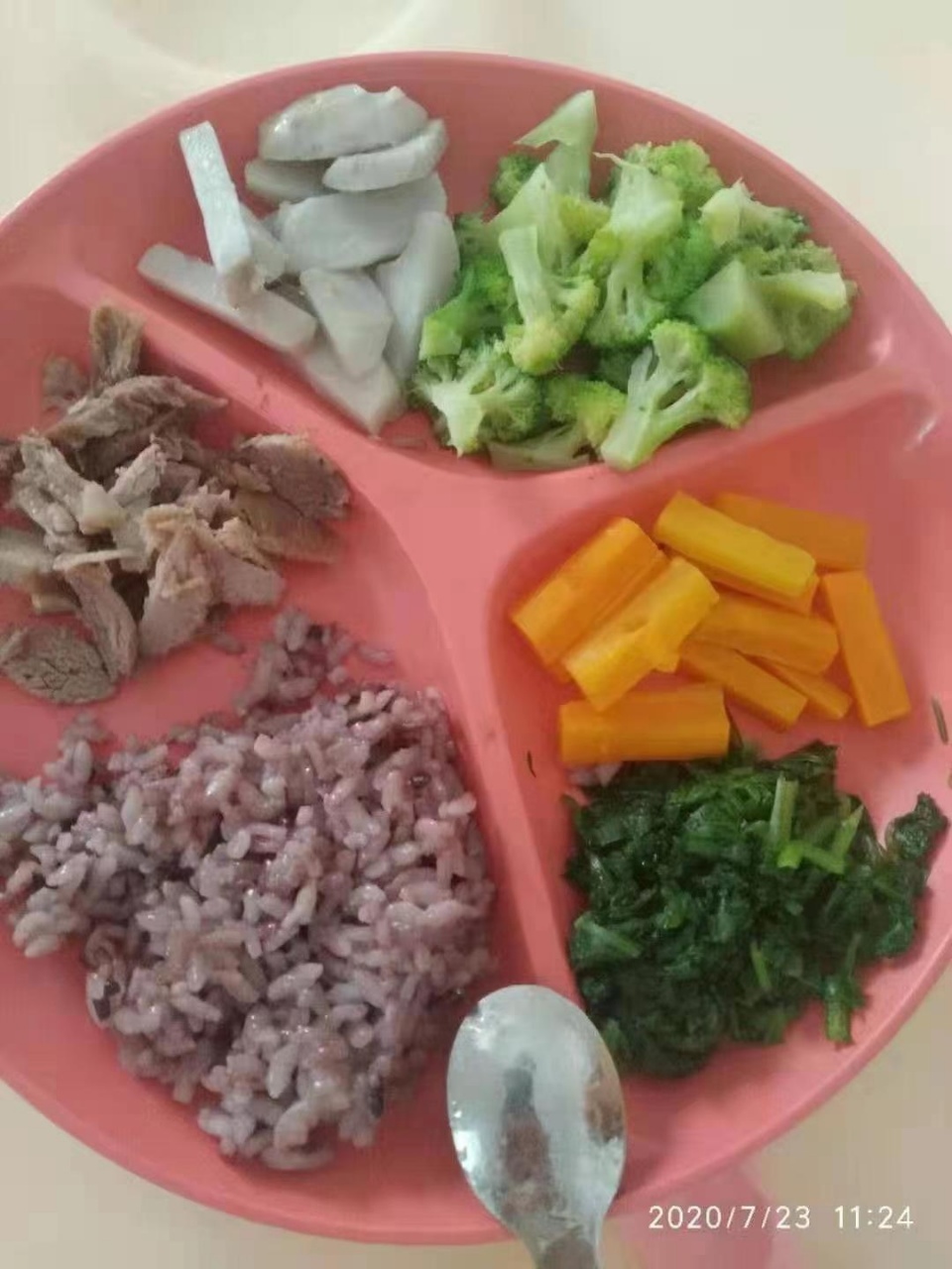 鲍阿姨工作生活照3