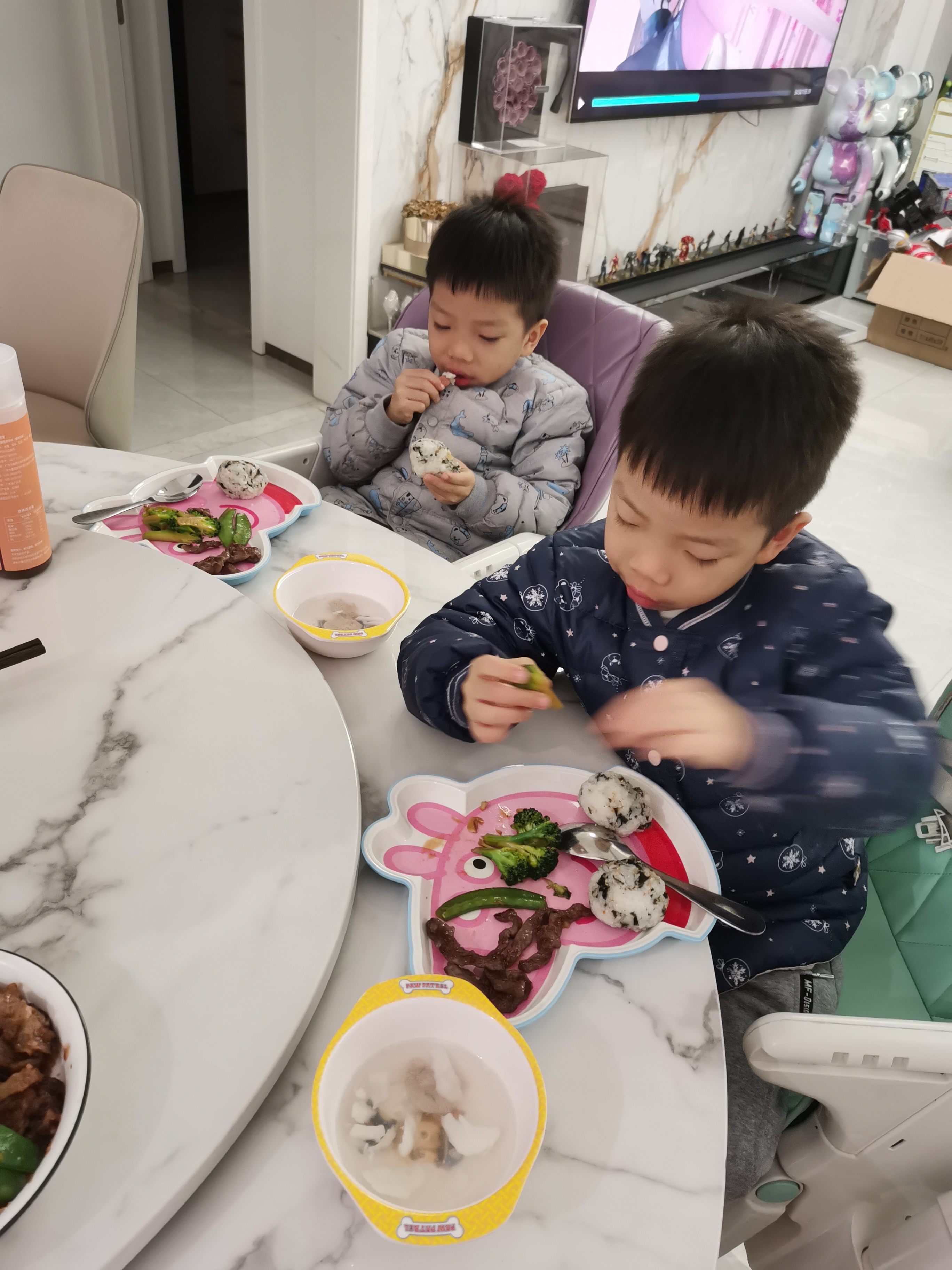 李阿姨工作生活照2