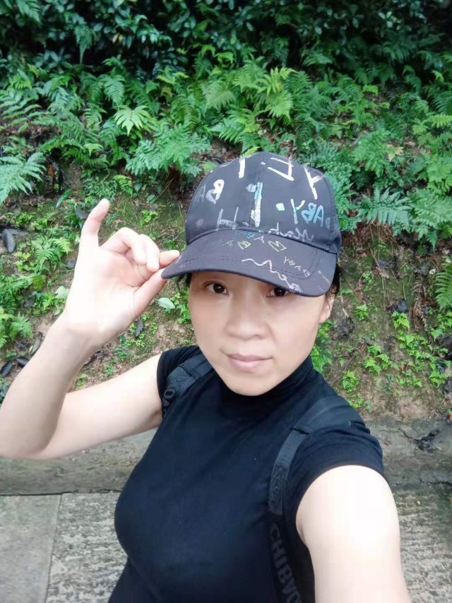 戴阿姨工作生活照2