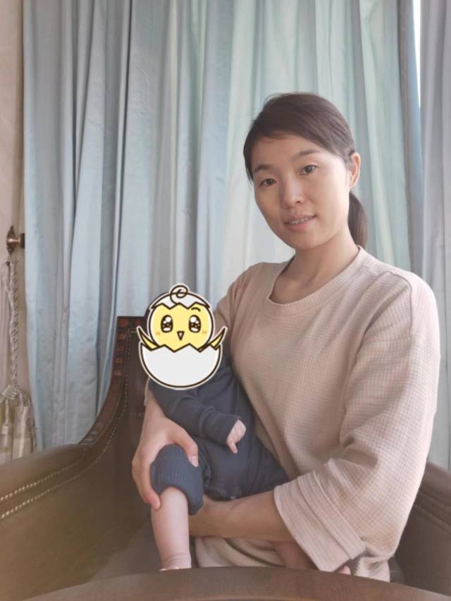 闫阿姨工作生活照1
