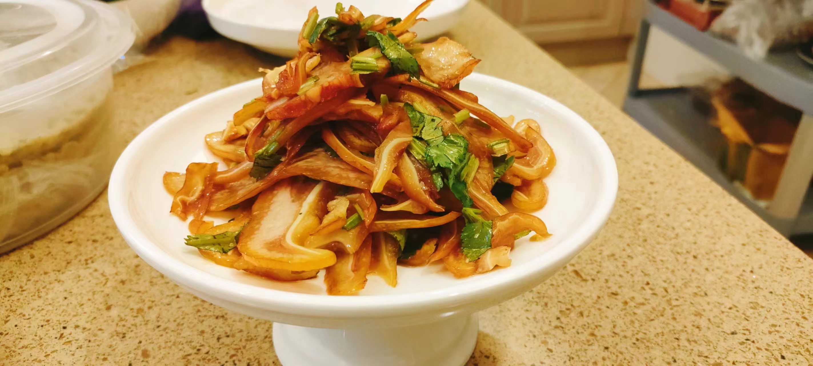 吴阿姨工作生活照1