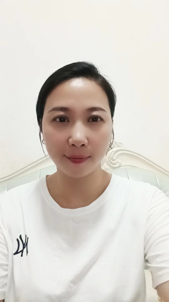 方阿姨工作生活照1