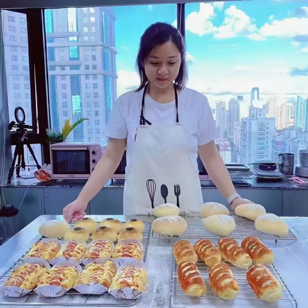 阮阿姨工作生活照1