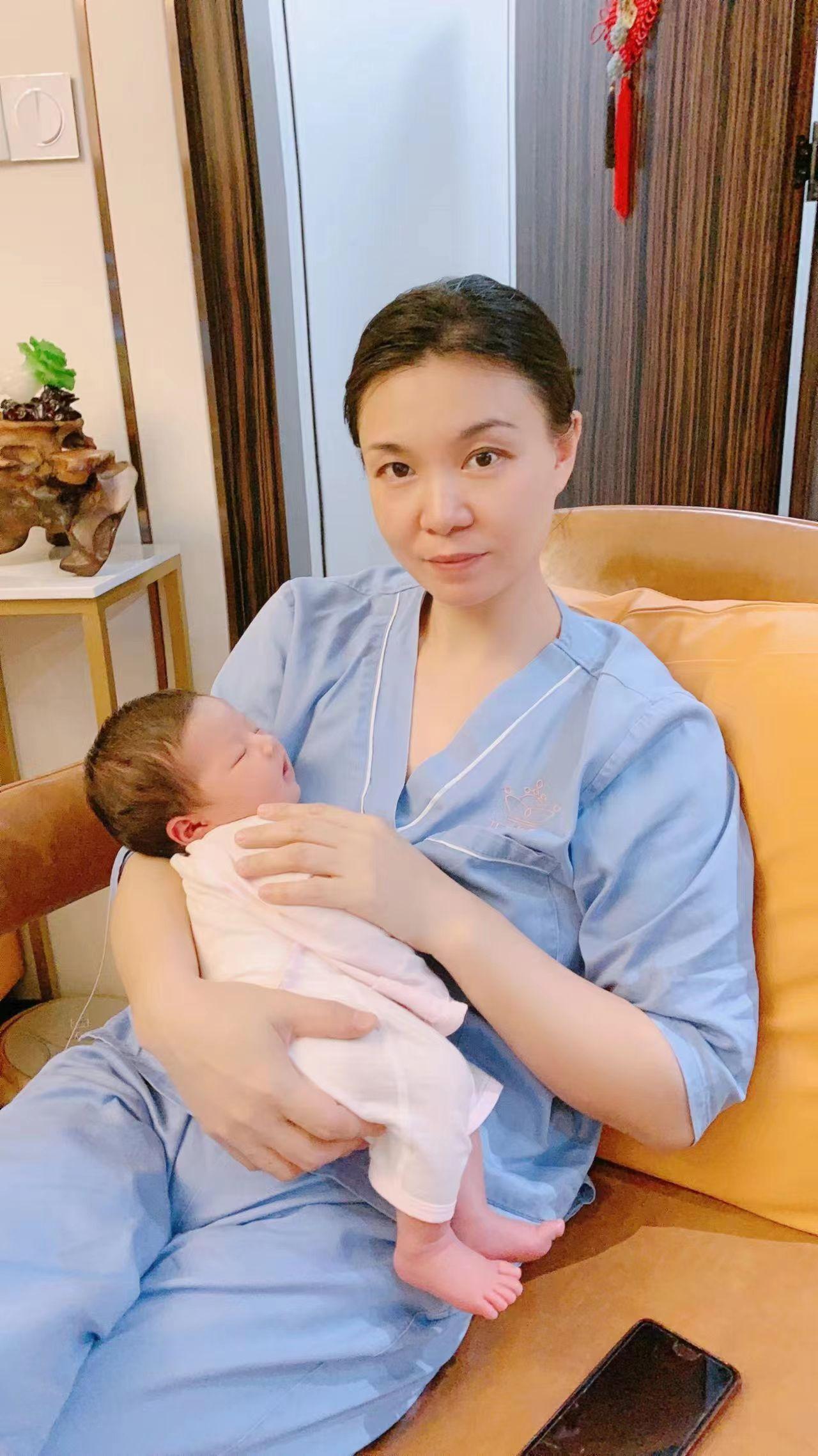 邓阿姨缩略图2
