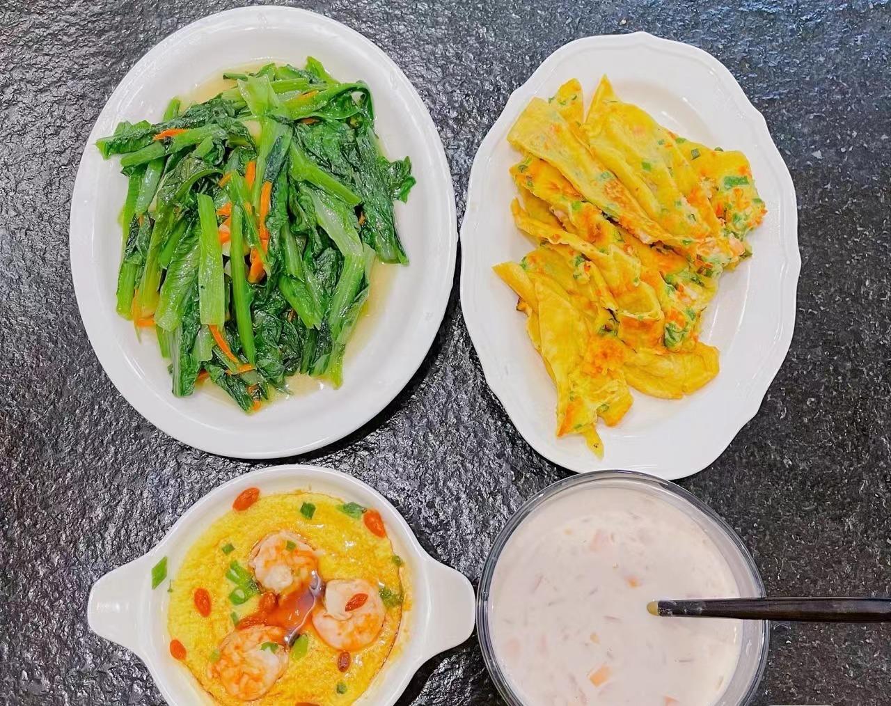 邓阿姨工作生活照8