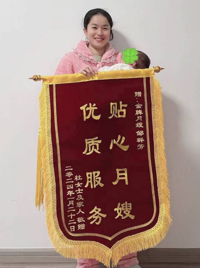 邹阿姨工作生活照2