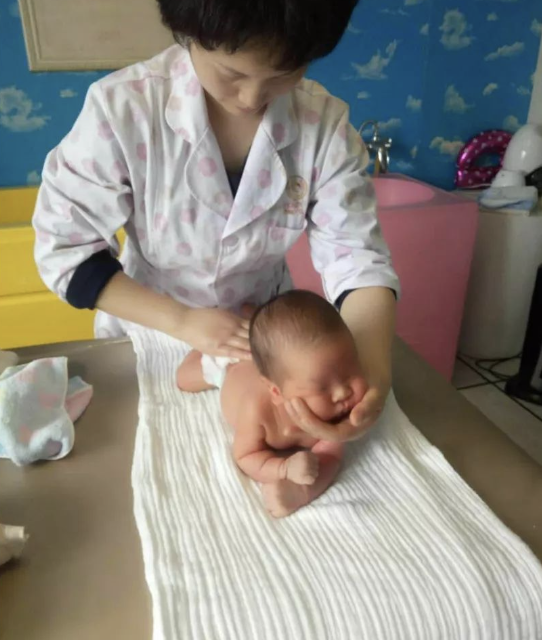 李阿姨工作生活照1