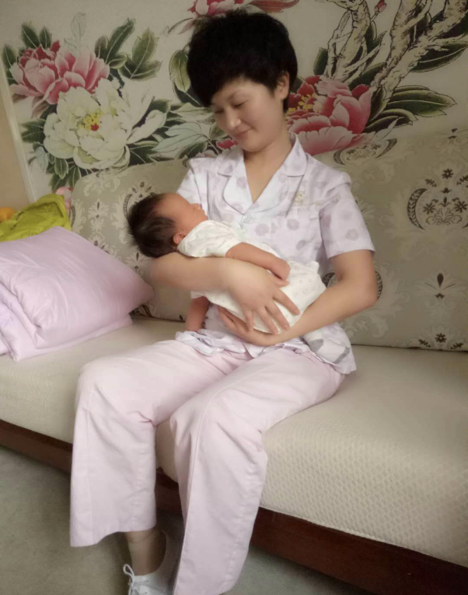 李阿姨工作生活照2