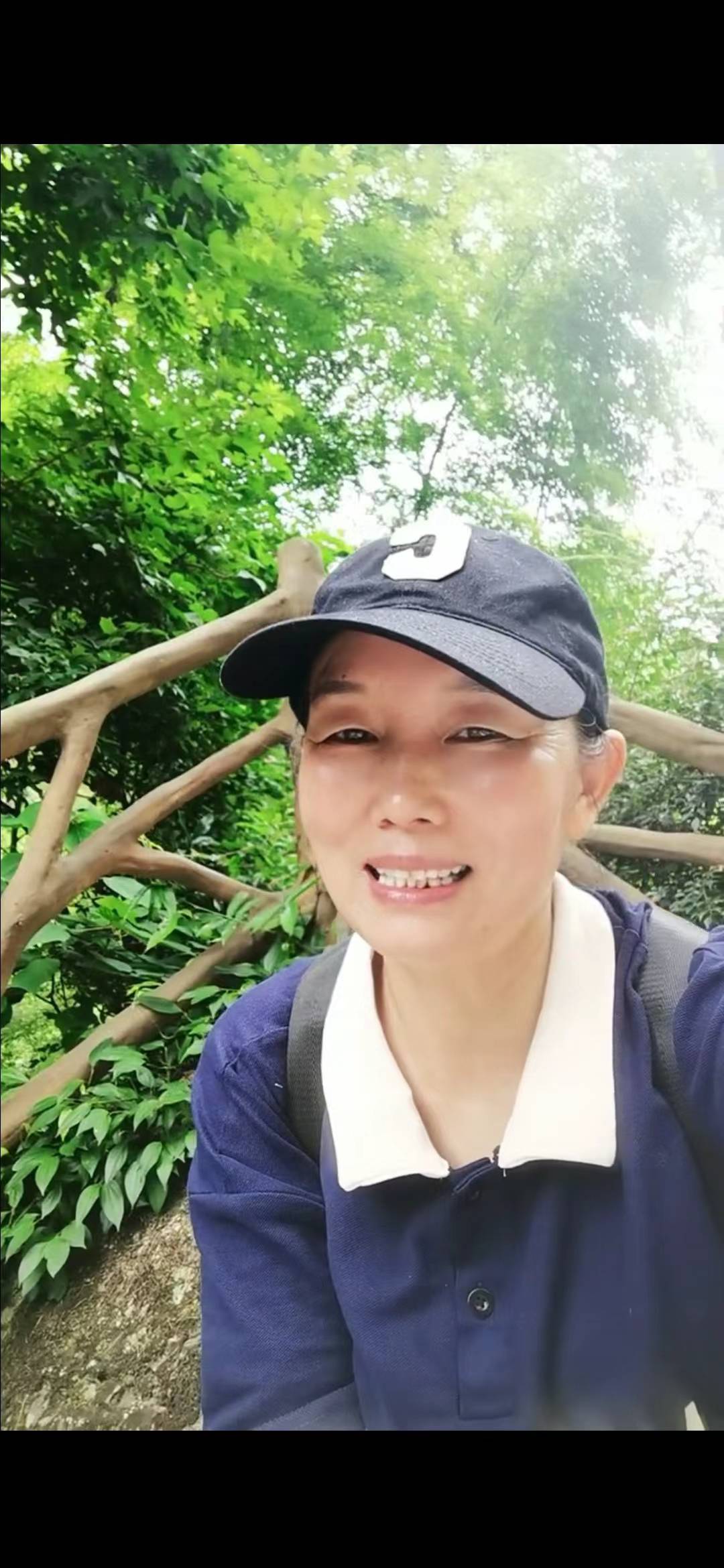齐阿姨工作生活照2
