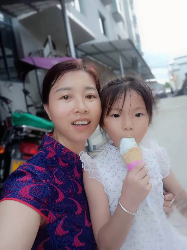 闵阿姨工作生活照2