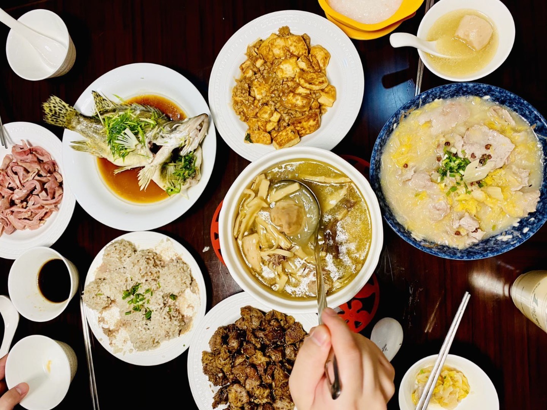 盖阿姨工作生活照1