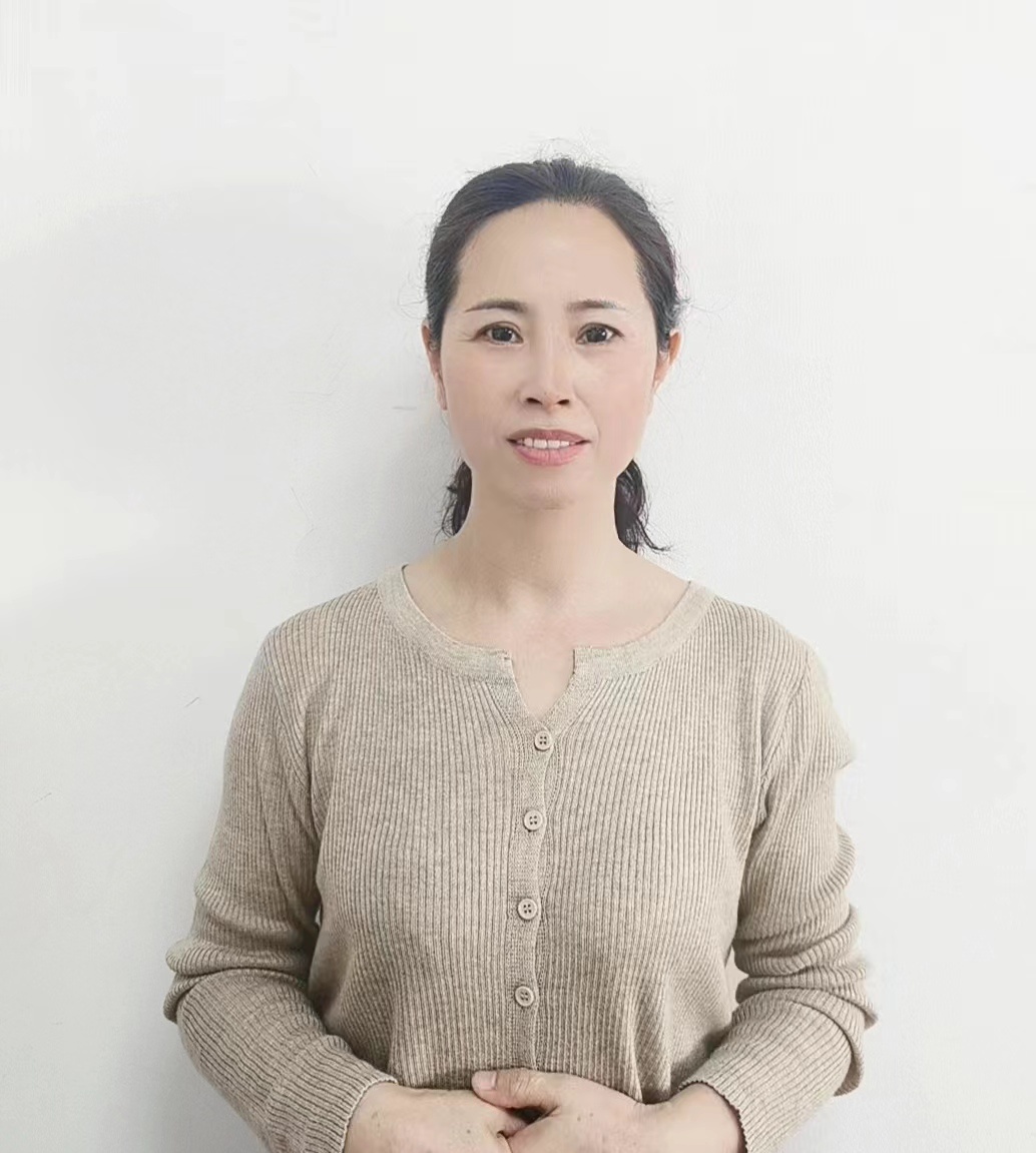 上海家务师吴阿姨公开照片