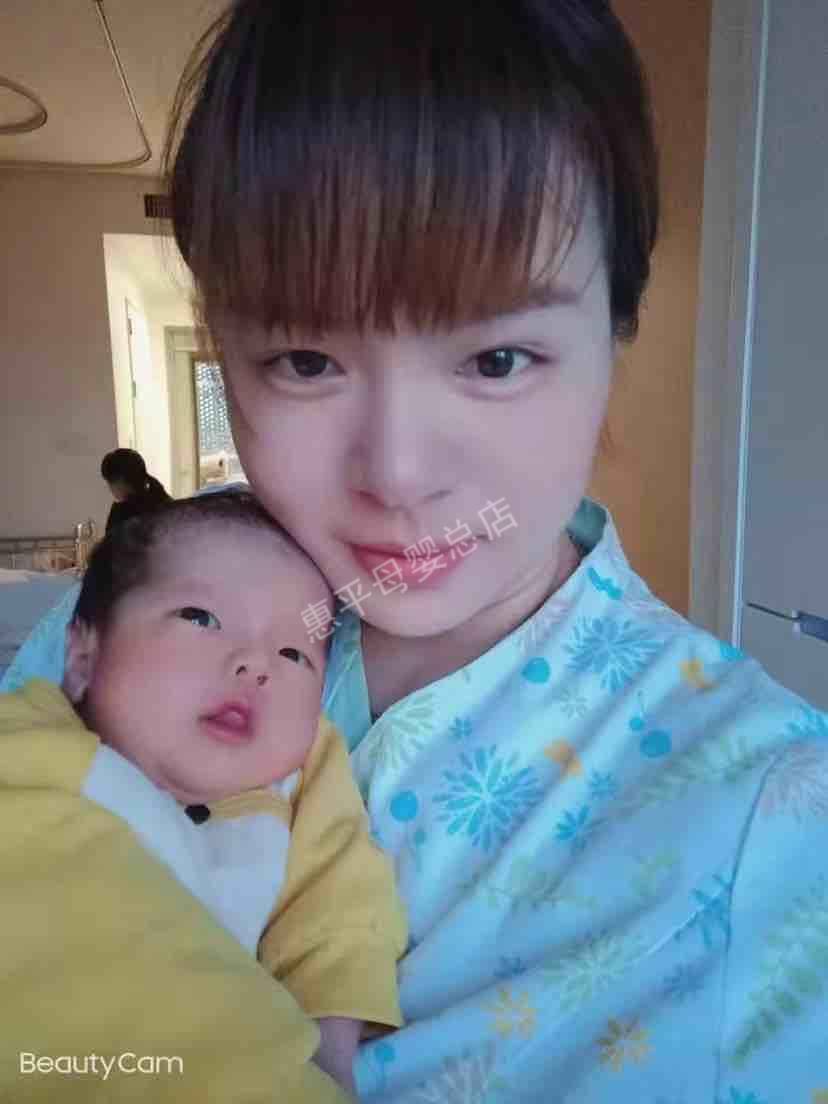 王阿姨工作生活照1