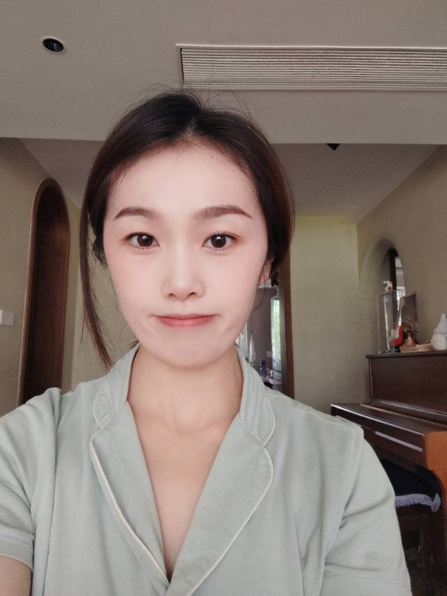 上海成长陪伴师、育婴师李阿姨公开照片