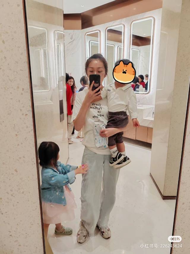 李阿姨工作生活照6