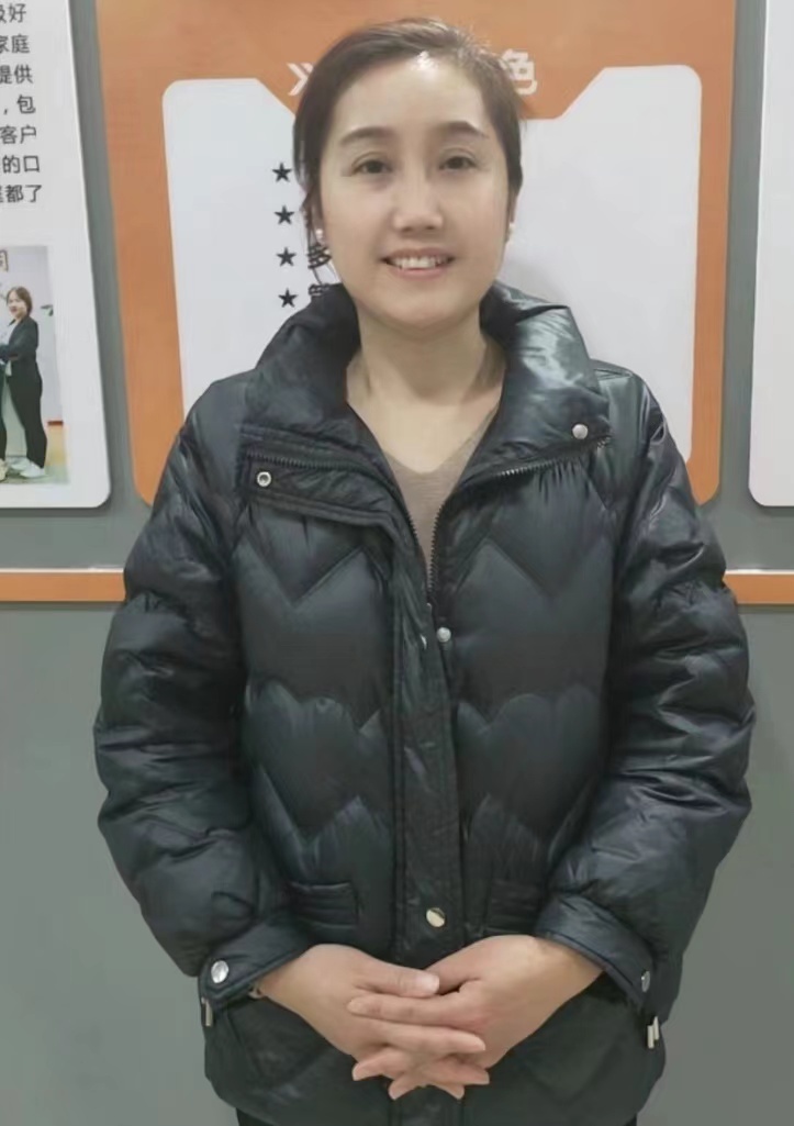 上海家务师钟阿姨公开照片