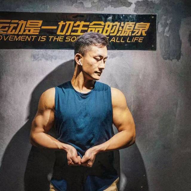 姚师傅工作生活照1