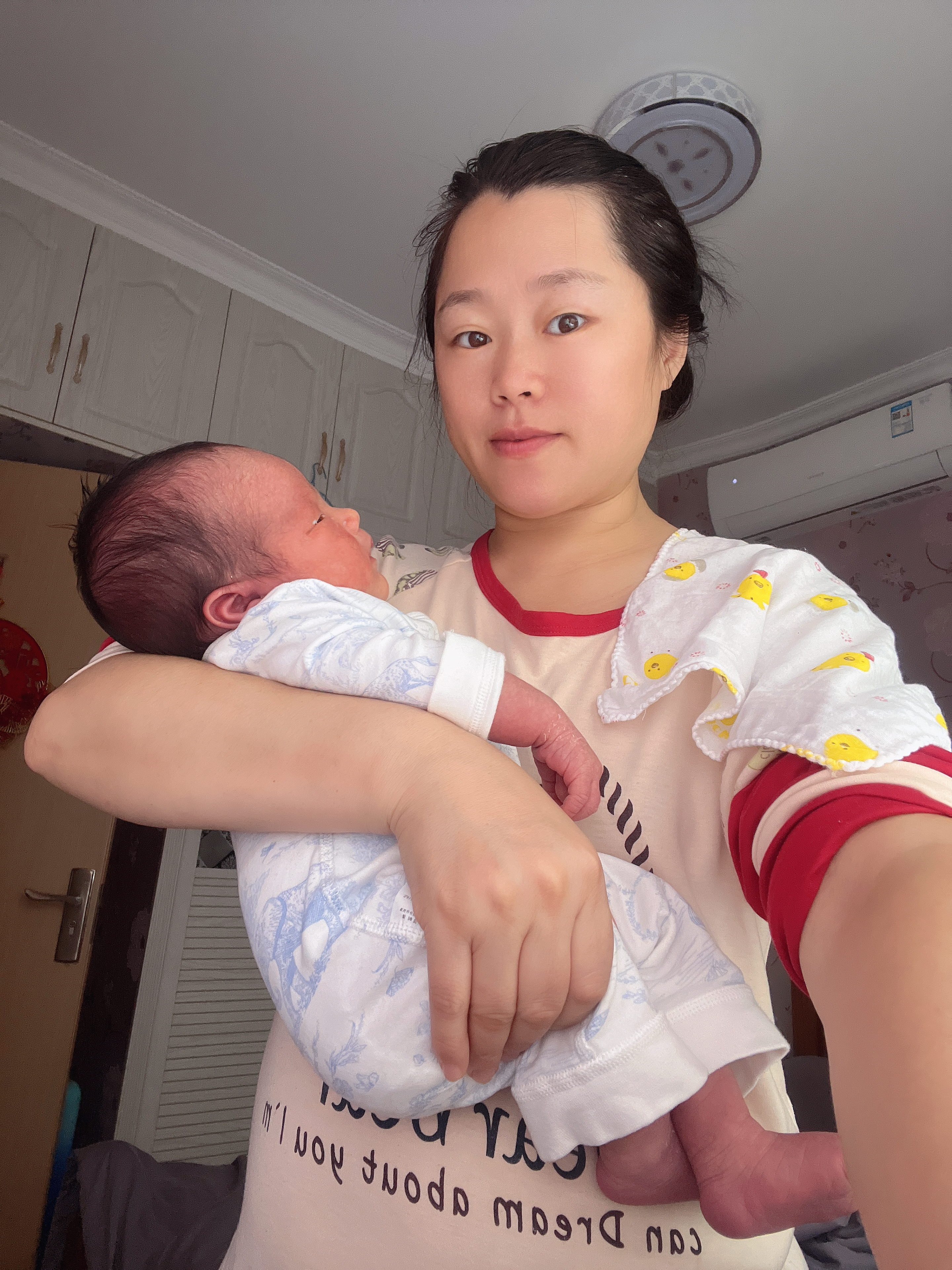 李阿姨工作生活照1