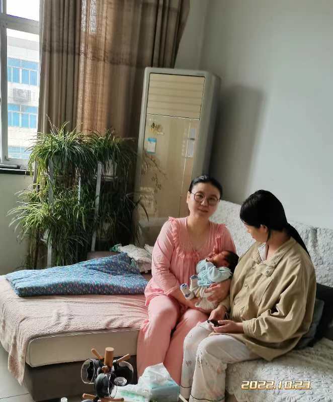 高阿姨工作生活照3