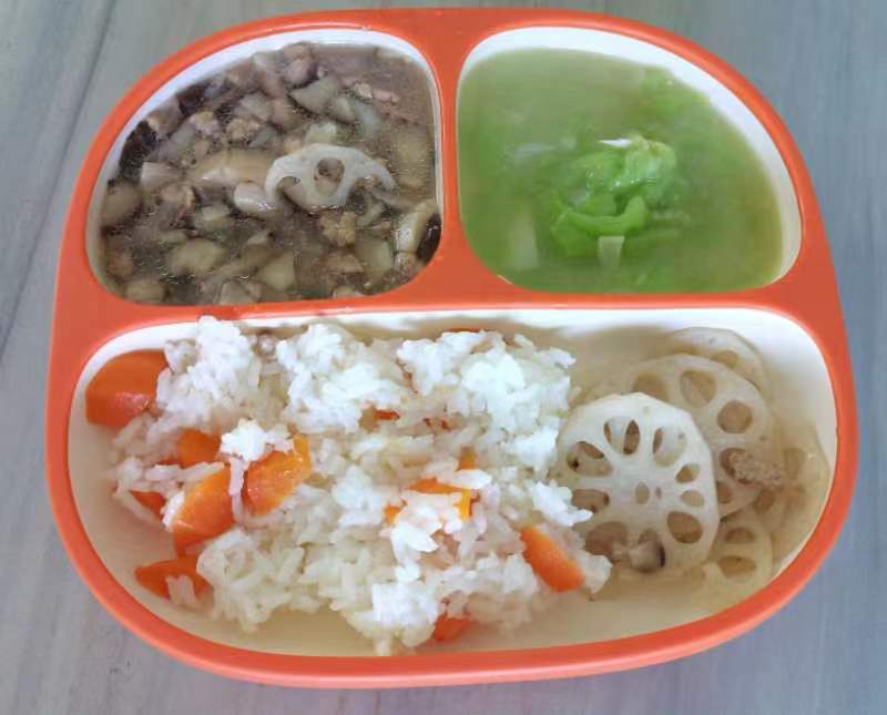 梁阿姨工作生活照9