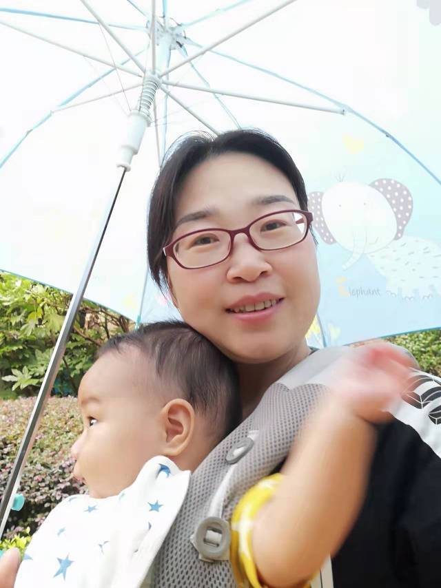 胡阿姨工作生活照2