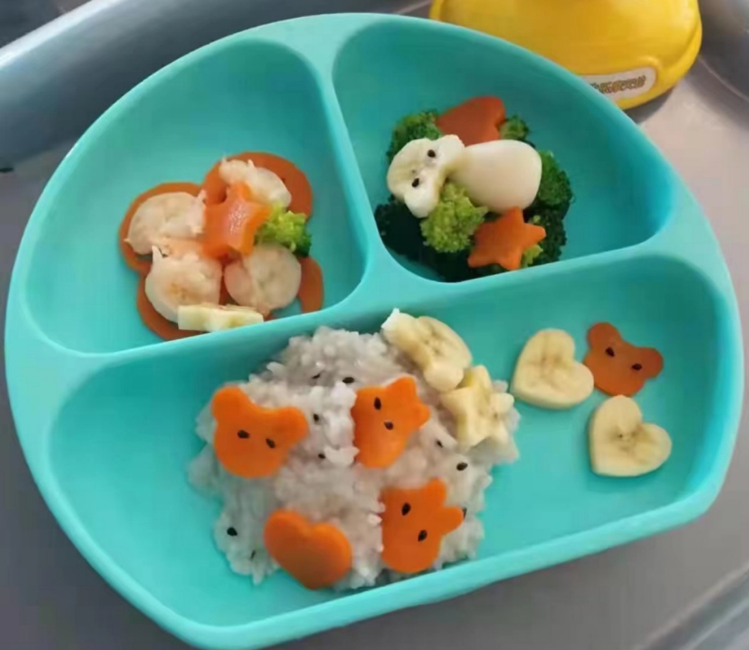 肖阿姨工作生活照3