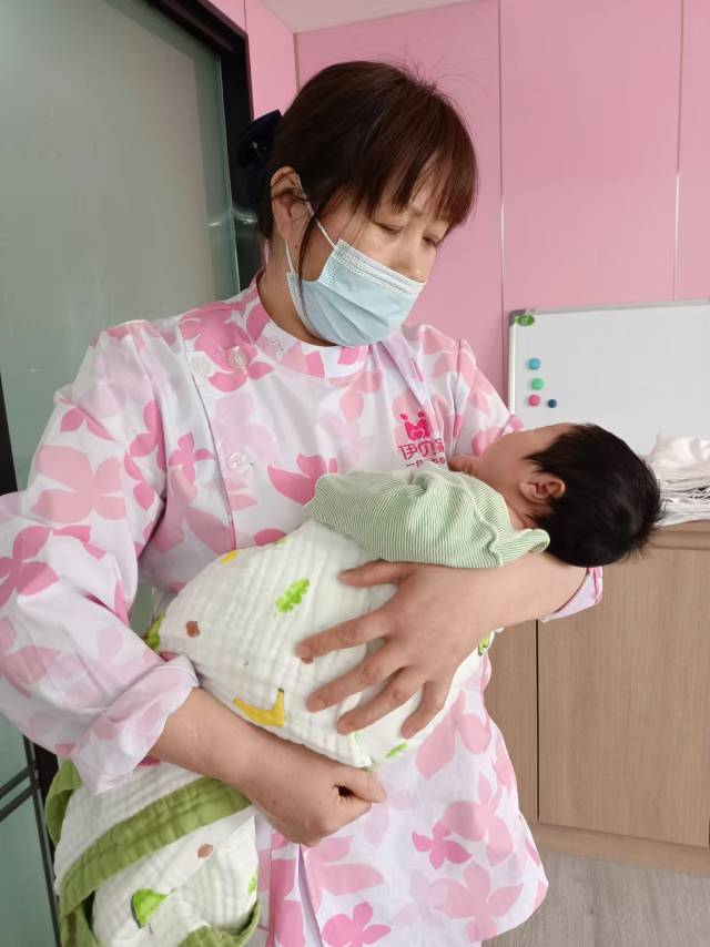 尹阿姨工作生活照8