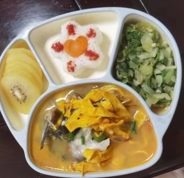 张阿姨工作生活照2