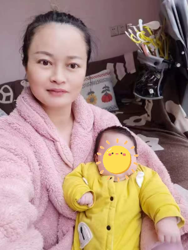 涉外月嫂鲁阿姨公开照片