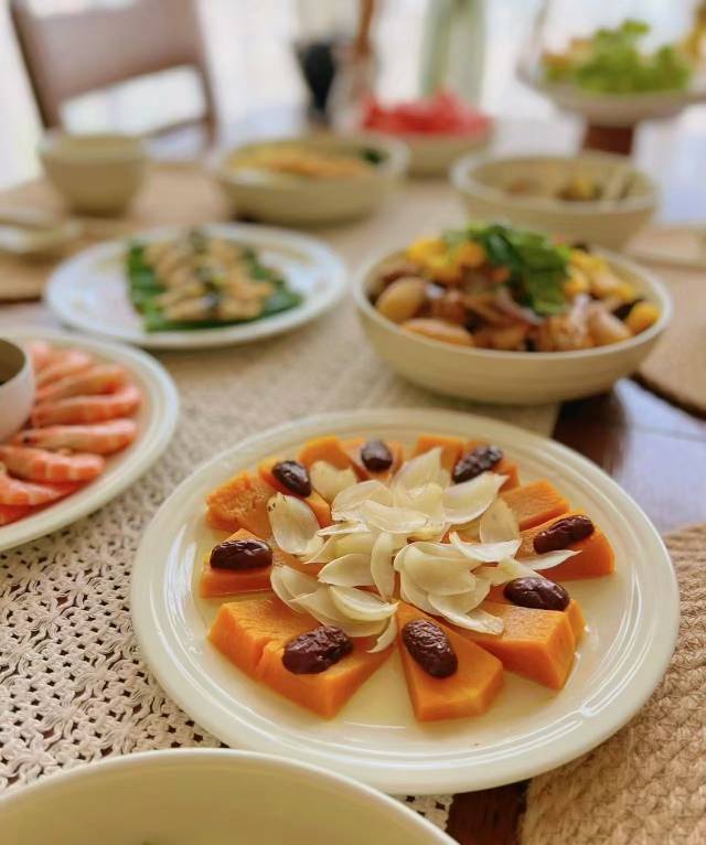 杨阿姨工作生活照2