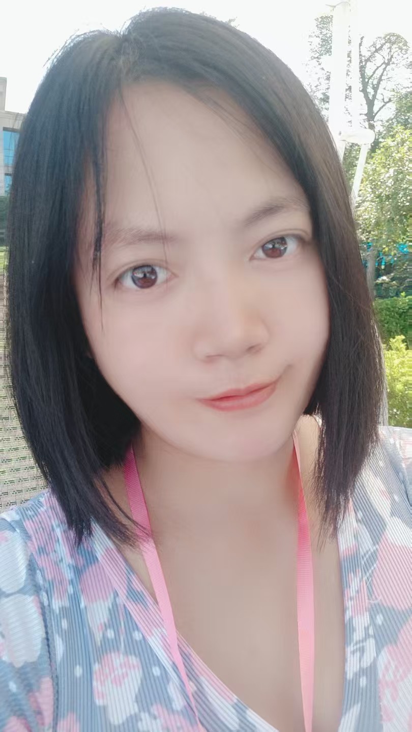 冯阿姨工作生活照1
