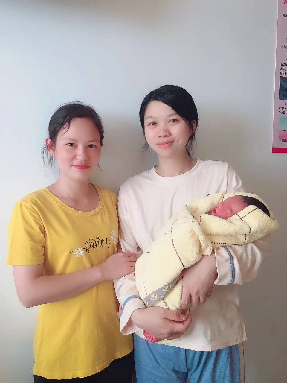 李阿姨工作生活照3