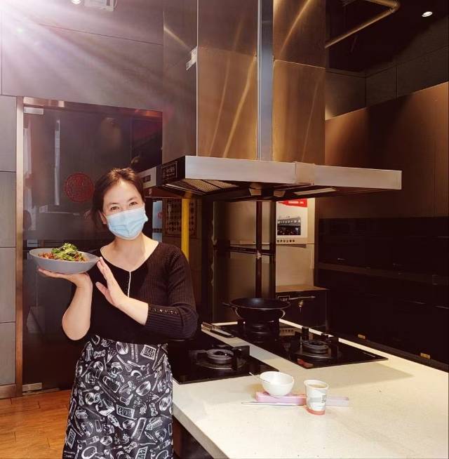 郎阿姨工作生活照9