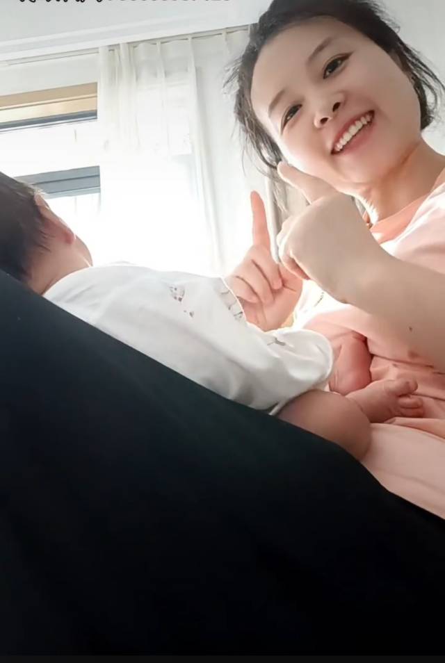 邵阿姨工作生活照1