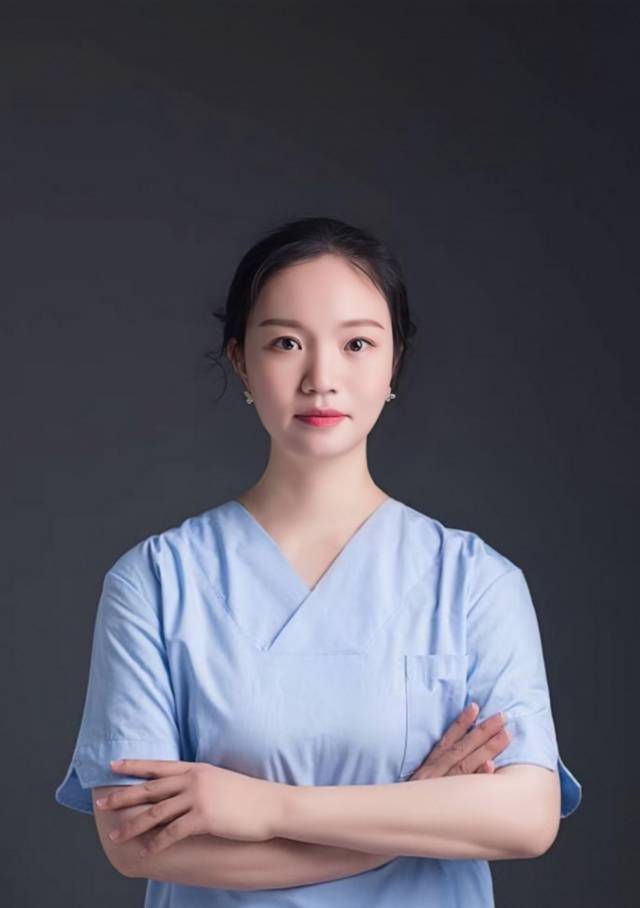 李阿姨工作生活照1