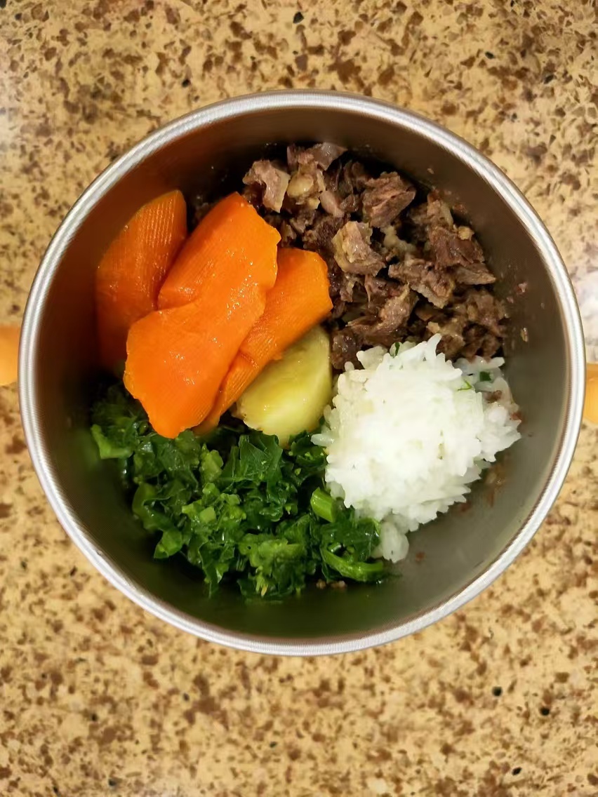 谷阿姨工作生活照5