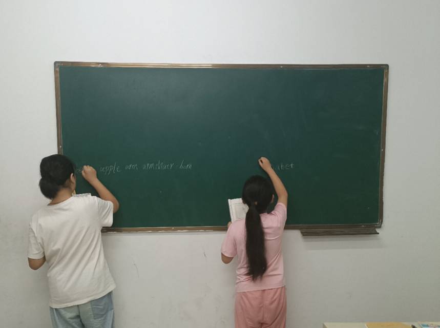 尹阿姨工作生活照3