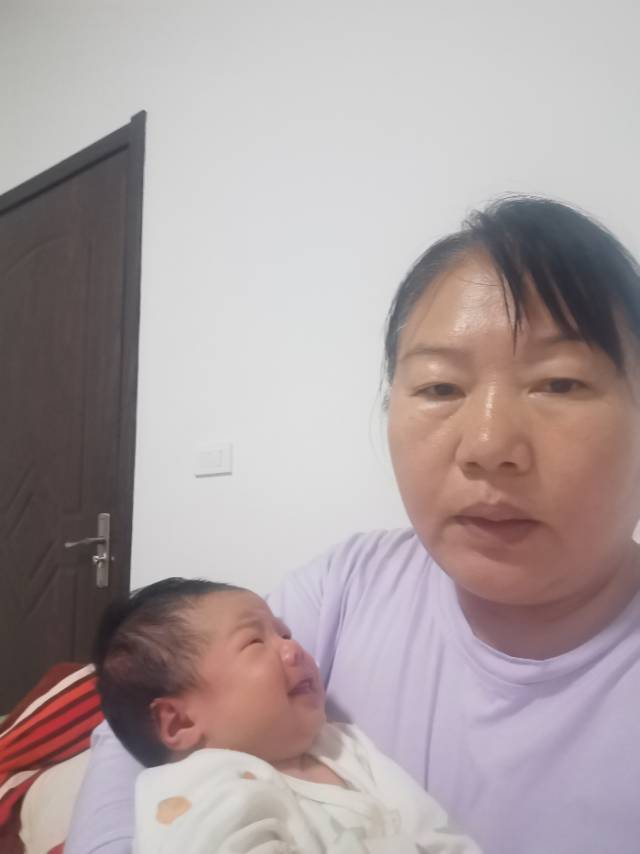 李阿姨工作生活照3