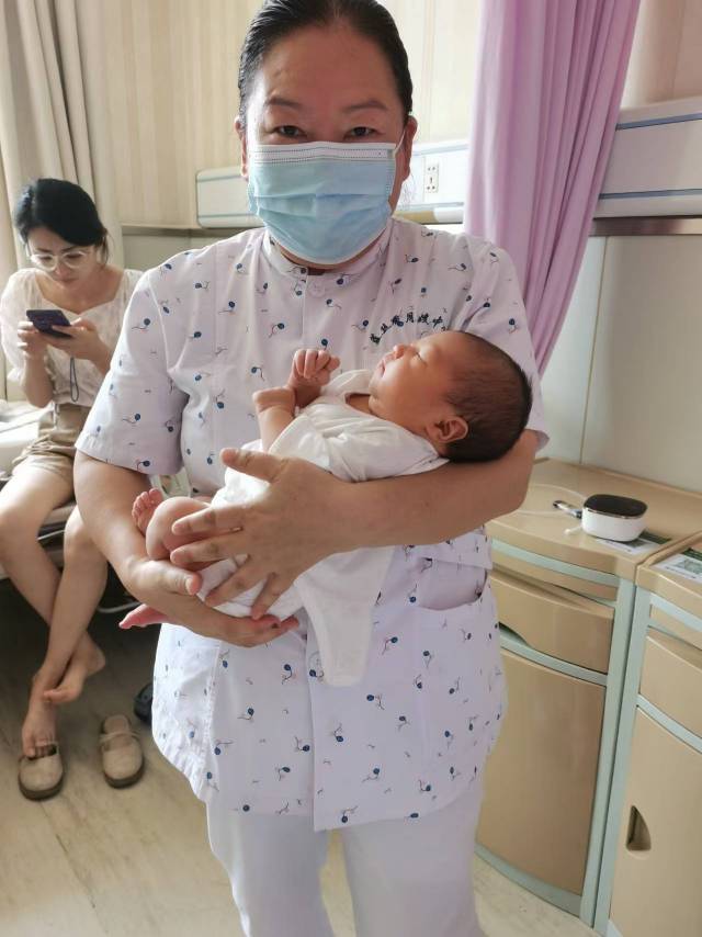 李阿姨工作生活照8