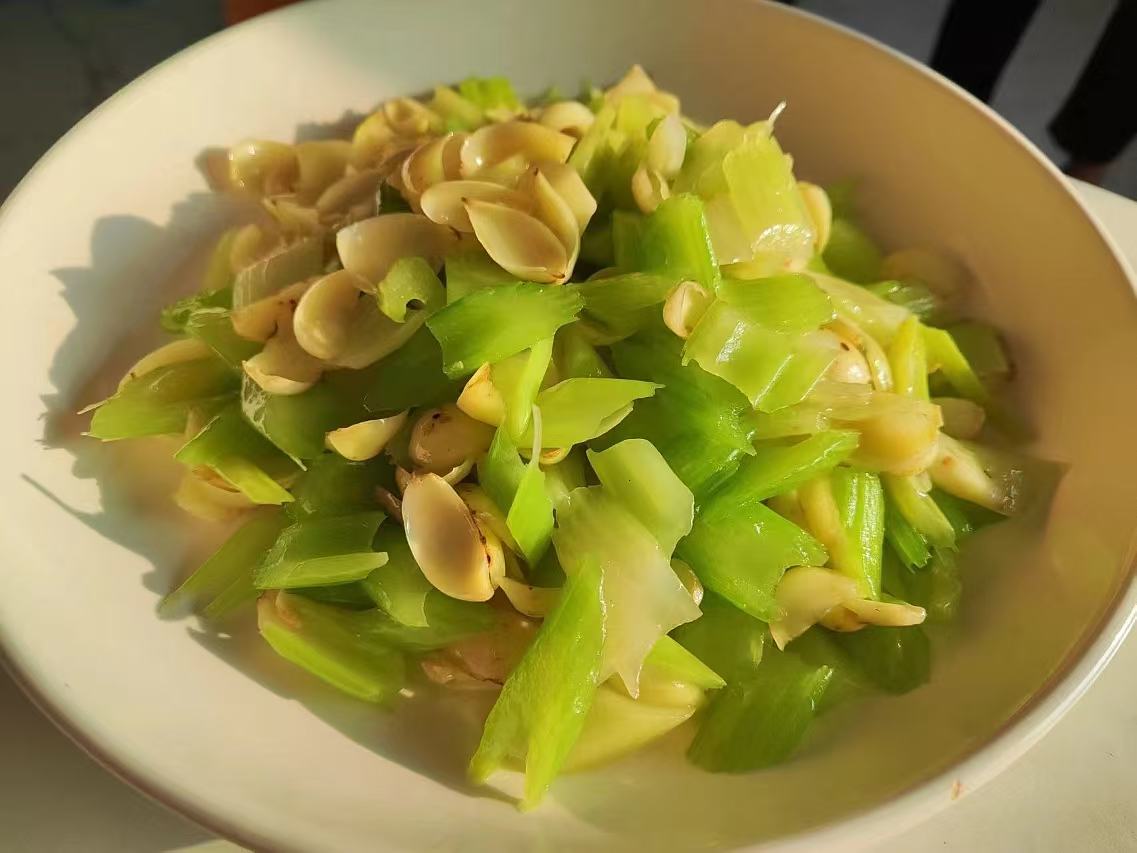 吴阿姨工作生活照3
