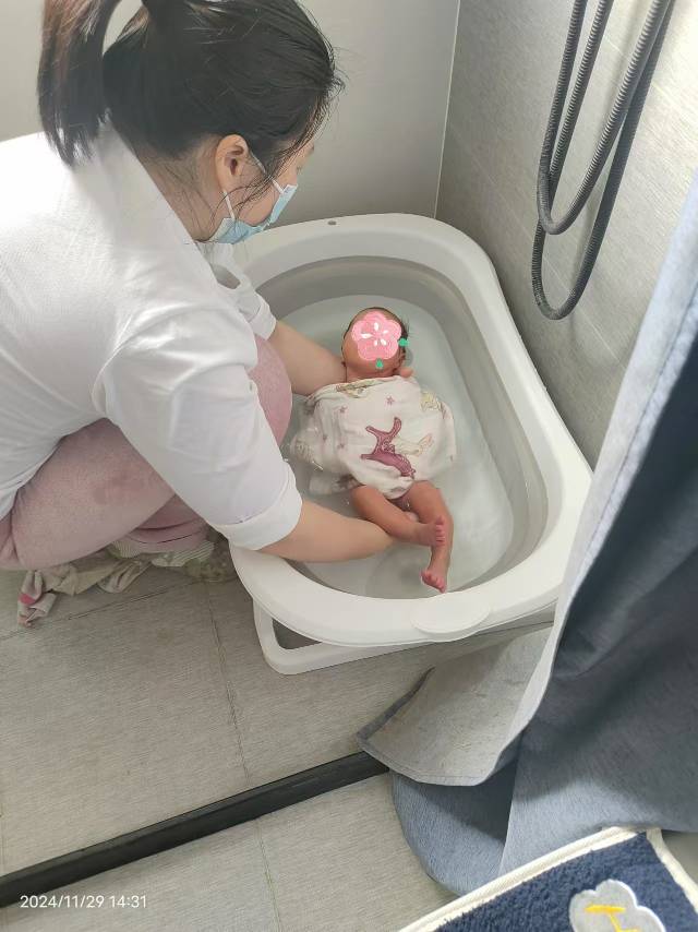 向阿姨工作生活照1