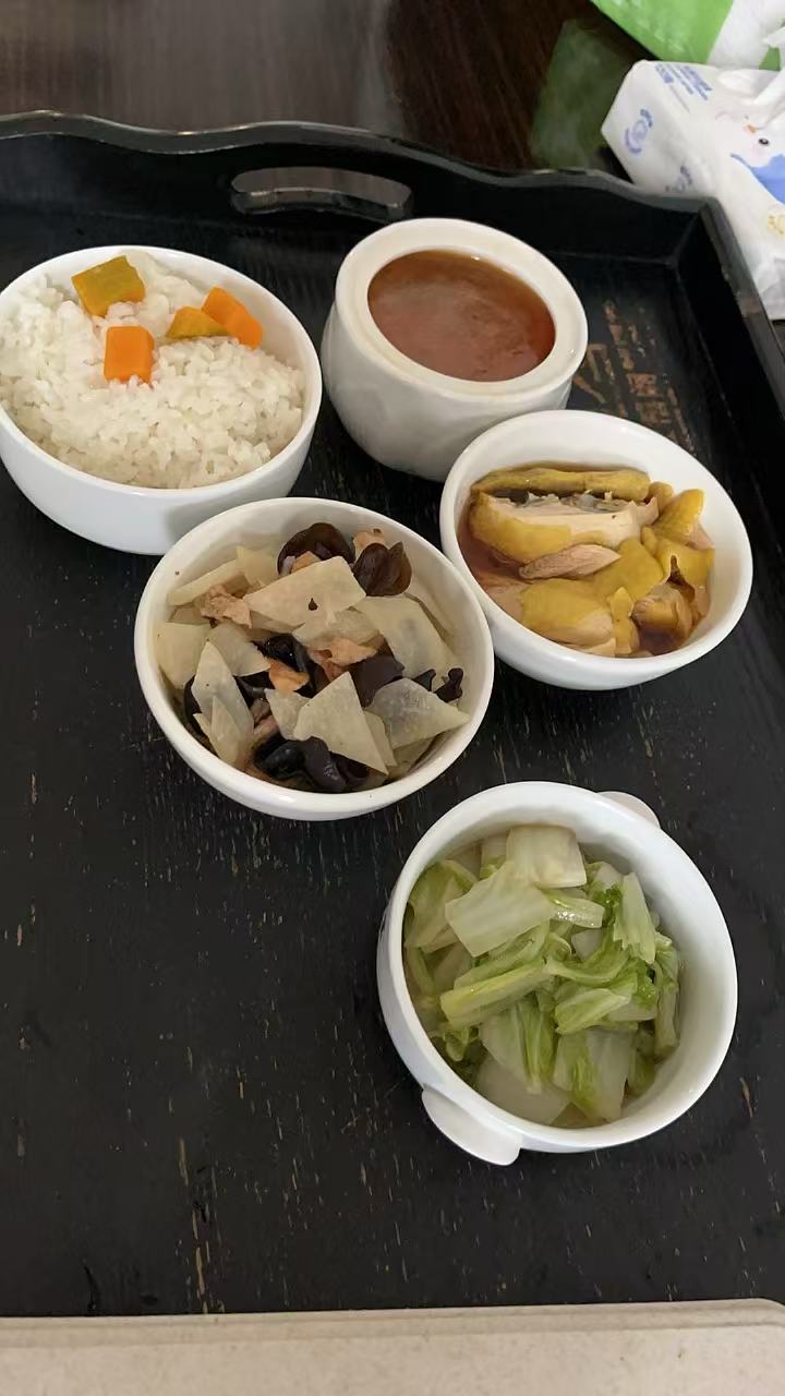 吴阿姨工作生活照2