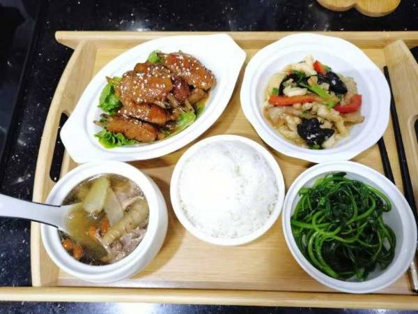 蔡阿姨工作生活照4