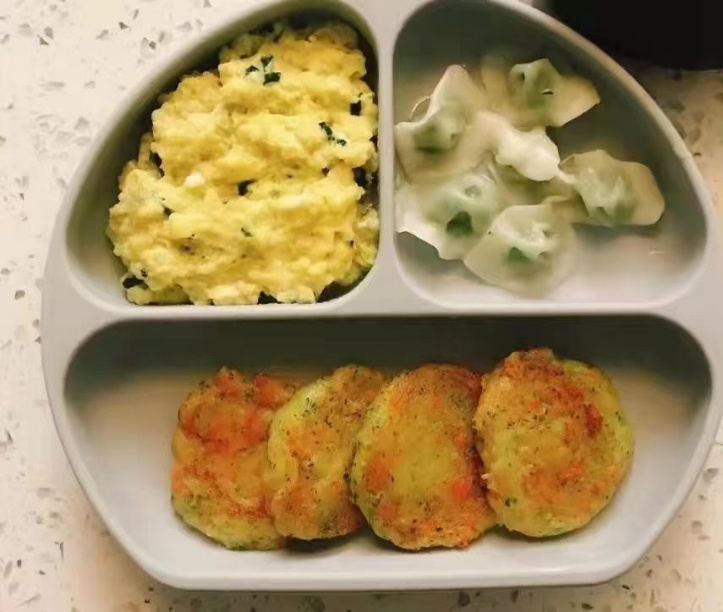彭阿姨工作生活照3